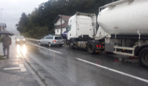 Udes na putu Dobrakovo - Bijelo Polje: Cistijerna udarila u taksi vozilo