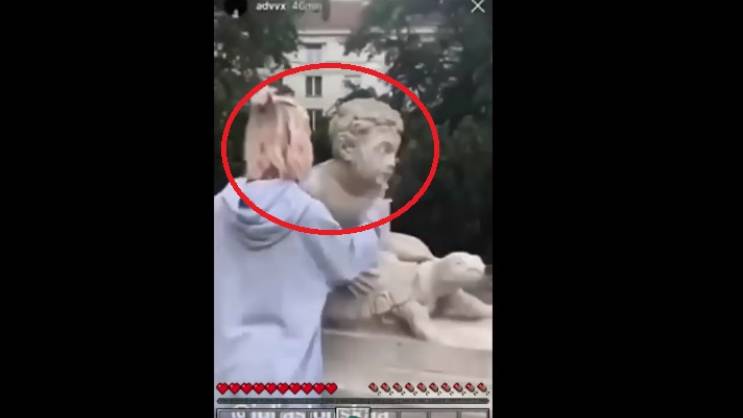 Željela da poveća broj pratilaca na Instragramu: Uzela čekić i oštetila statuu staru 200 godina