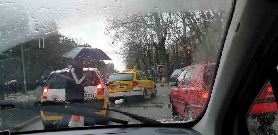 Haos u saobraćaju zbog protesta bivših korisnica naknada