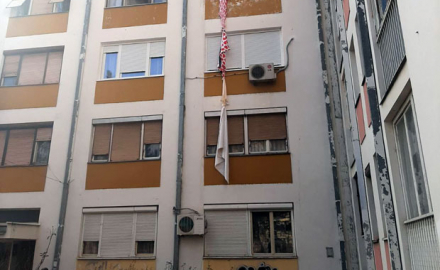 Djevojka pala sa trećeg sprata, pokušala da se spusti niz čaršav