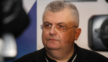Čanak: Prvo pale zastave, slike i knjige, a onda prelaze na ljude i kuće