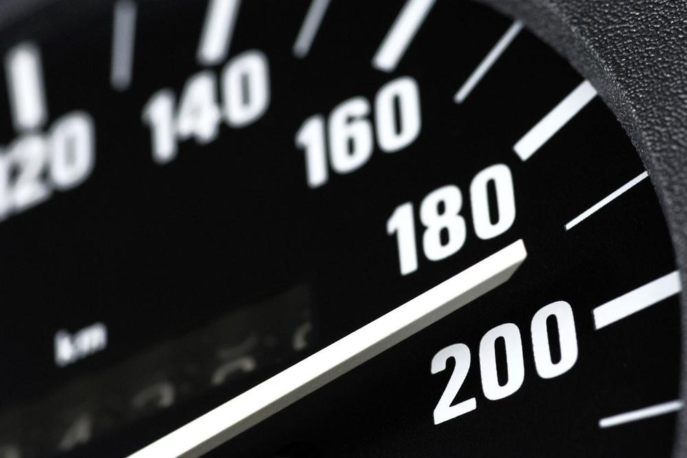 Ulcinjanin dva puta u jednom danu vozio 180 km/h