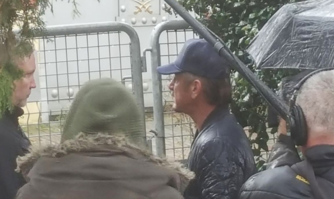 Šon Pen snima dokumentarni film o Kašogiju