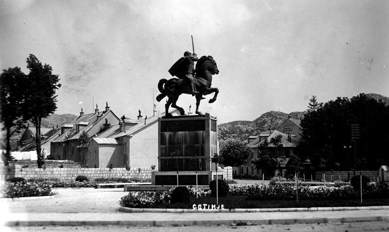 Spomenik kralju Aleksandru Karadjordjevicu na Cetinju, podignut 1939, srušen 1941