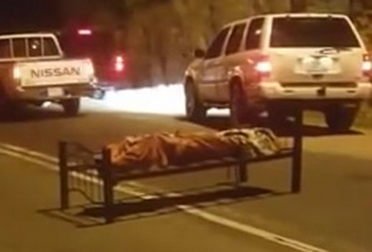 Tijelo mladića vezanog za metalni krevet ostavljeno nasred puta u Saudijskoj Arabiji