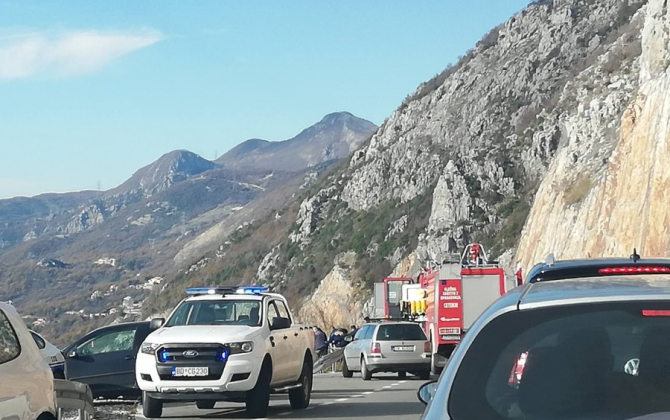 Dvoje poginulih, troje teško povrijeđenih u nesreći na Brajićima