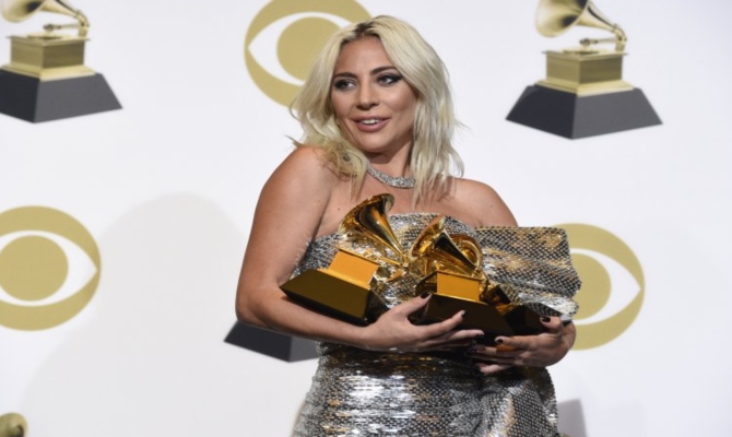 Lejdi Gaga objasnila zašto nije bila uz Bredlija u Londonu kada je primio nagradu