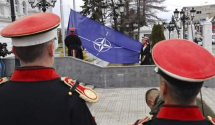 NATO zastava se vijori ispred vlade