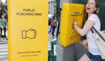 Ovako nešto bi valjalo i Podgorici: U gradu postavljena vreća za udaranje