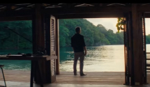 Sa samo 18 godina pjeva naslovnu numeru za film o Bondu