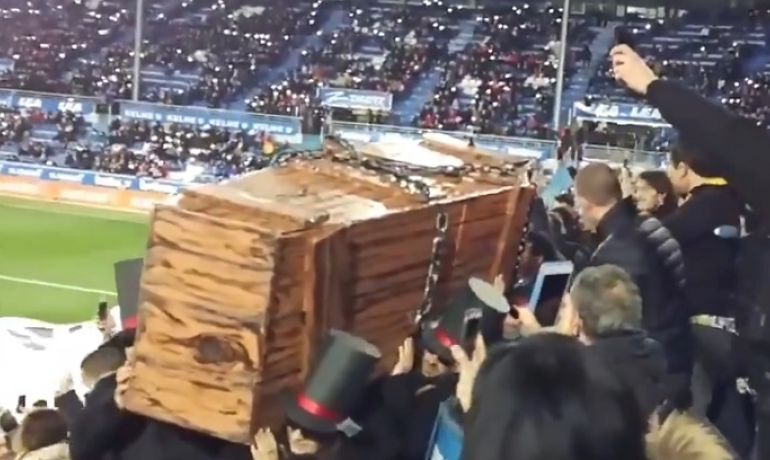 Mrtvački sanduk na meču španske Primere!
