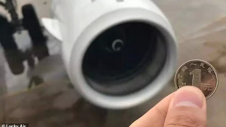 Kinez kažnjen zbog bacanja novčića u motor aviona