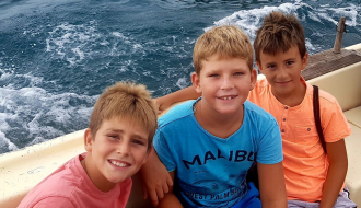 Nikola, Stefan i Filip prikupili 1.200 eura za Vanju