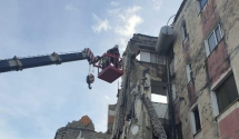 Albanija: Palata rizikuje da padne, zarobljene osobe i dalje pod ruševinama