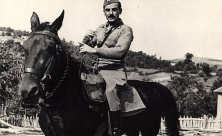 Intelektualac, sa daškom vojne genijalnosti koji je mrzio rat