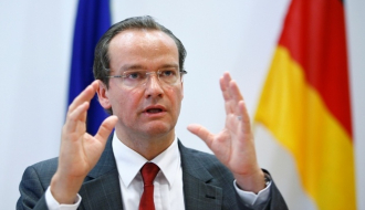 Krihbaum: Protesti legitimni, ali se rezultati izbora moraju poštovati