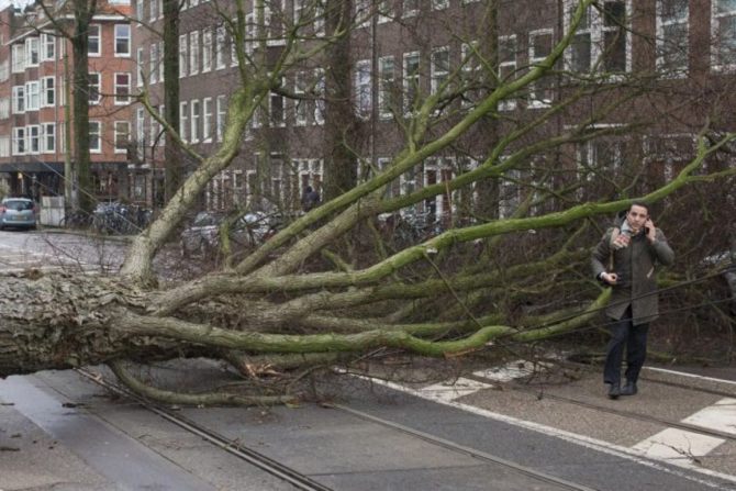 Žrtva olujnog nevremena: U Gracu poginula jedna osoba
