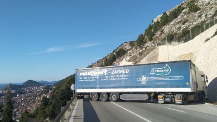 Šleper izveo opasan manevar na magistrali kod Dubrovnika
