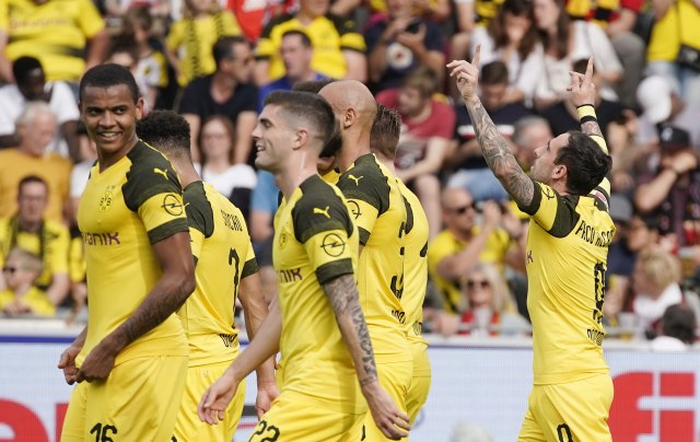 Dortmund ubjedljivim trijumfom drži korak za Bajernom