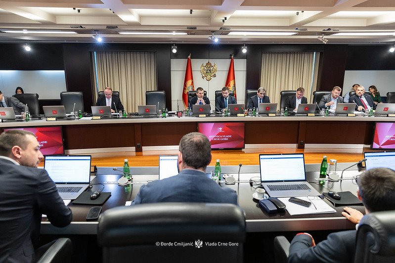 Vlada usvojila uredbu o ljekovima, ograničila cijene osnovnih proizvoda i izvijestila o uništenju zaplijenjenih duvanskih proizvoda