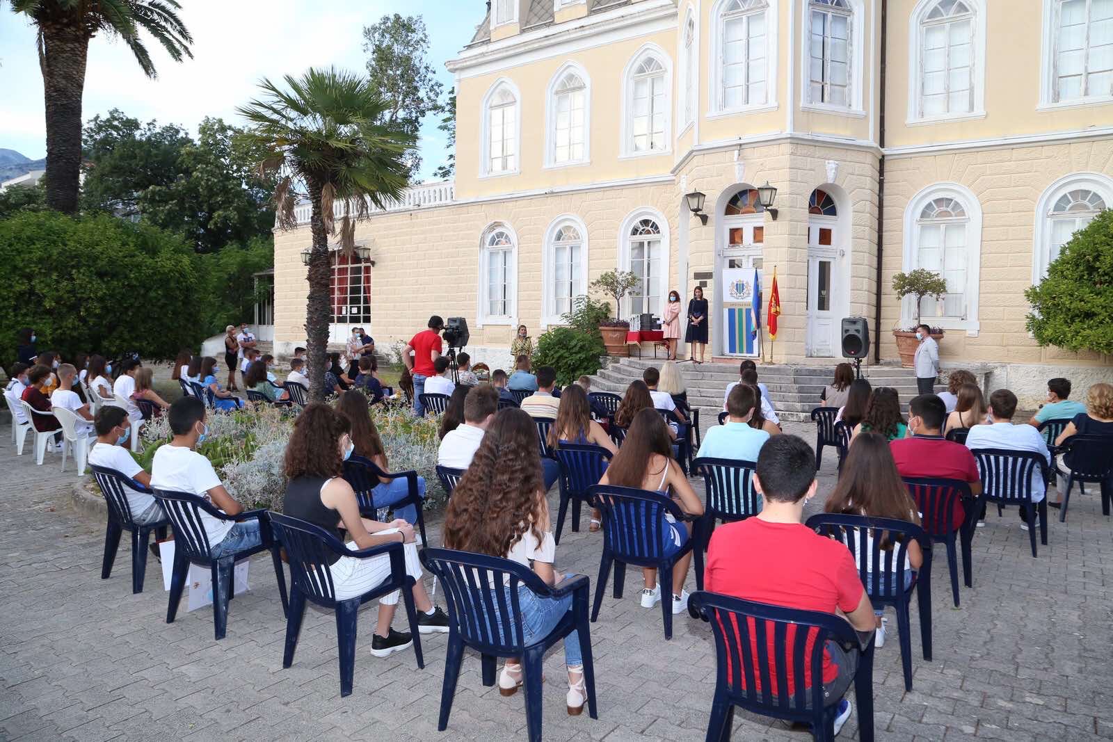 Dodijeljene nagrade Opštine barskim lučonošama