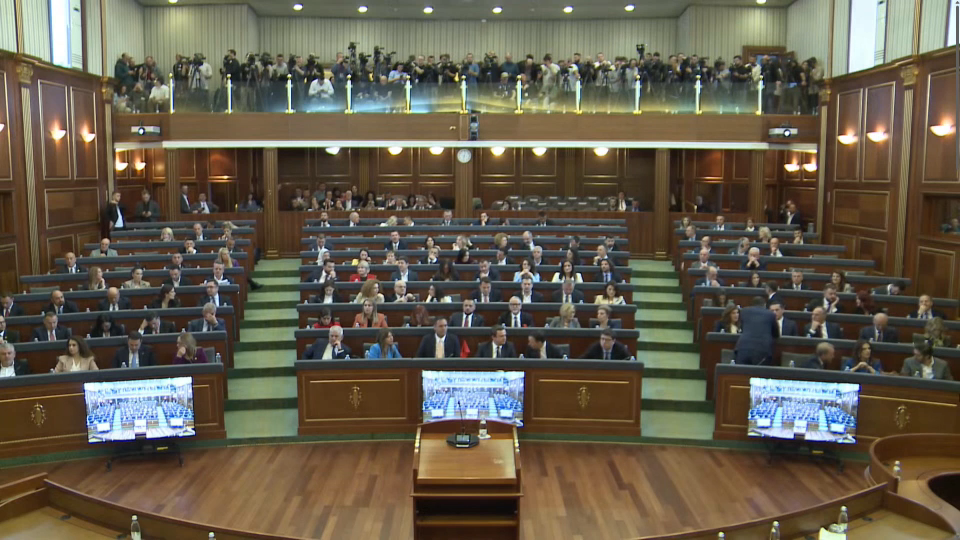 Predstavnici Srpske liste, sa ostalim poslanicima u Skupštini Kosova, zakleli se da će poštovati i štititi suverenitet i teritorijalni integritet Kosova
