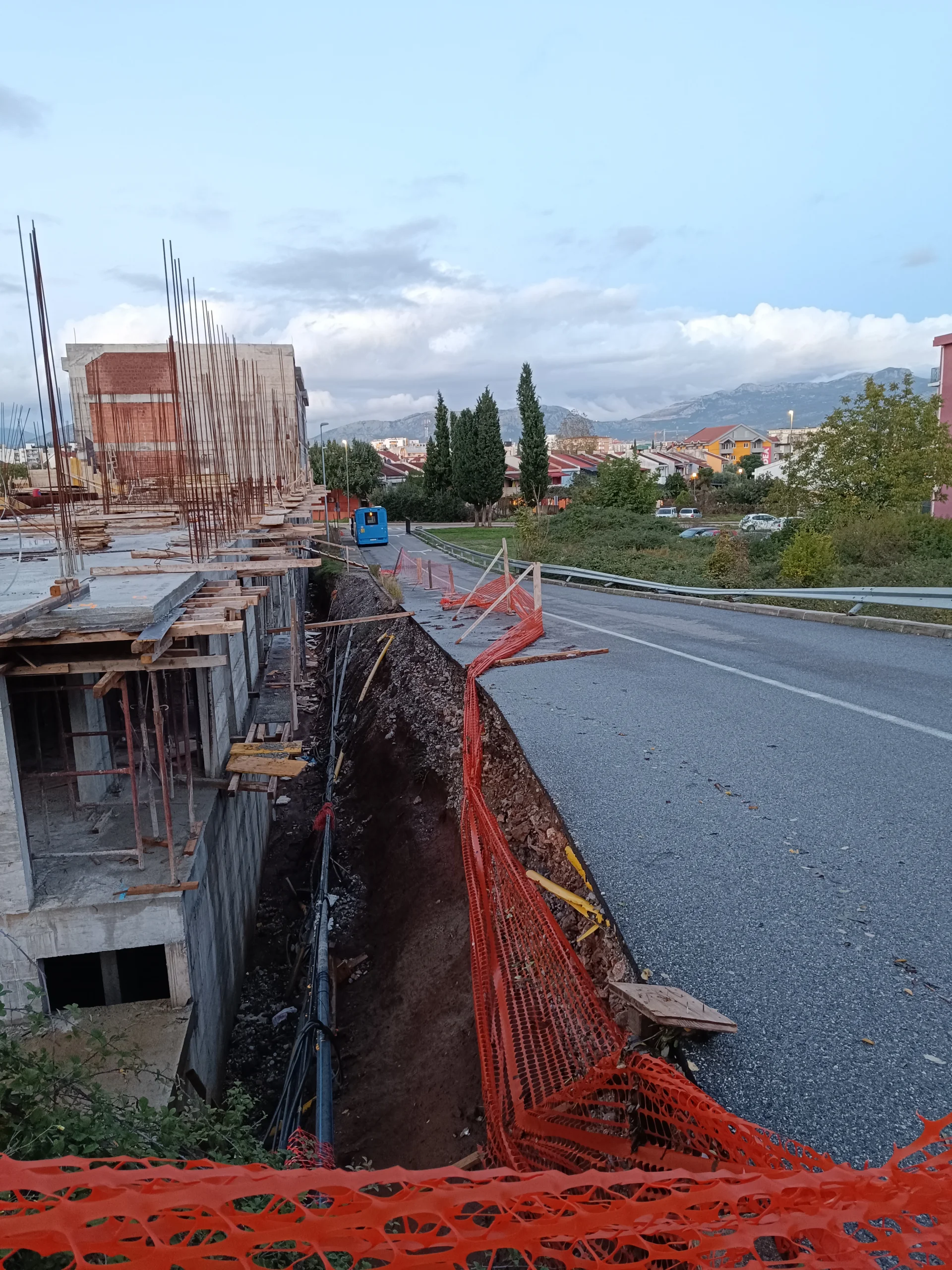 Put bez trotoara na Dajbabskoj gori opasan za pješake