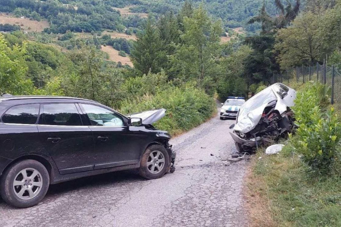 Maloljetnik izazvao sudar u Ravnoj Rijeci, povrijeđeno sedam osoba, među njima četvoro djece