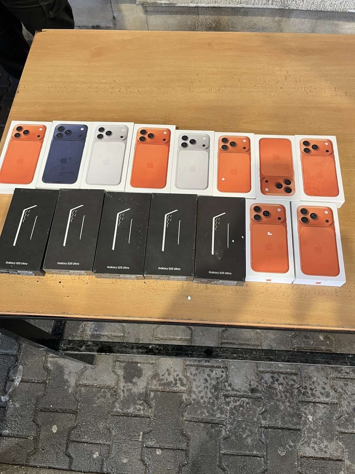 Uprava carina: Na Božaju oduzeti telefoni vrijednosti 20 hiljada eura