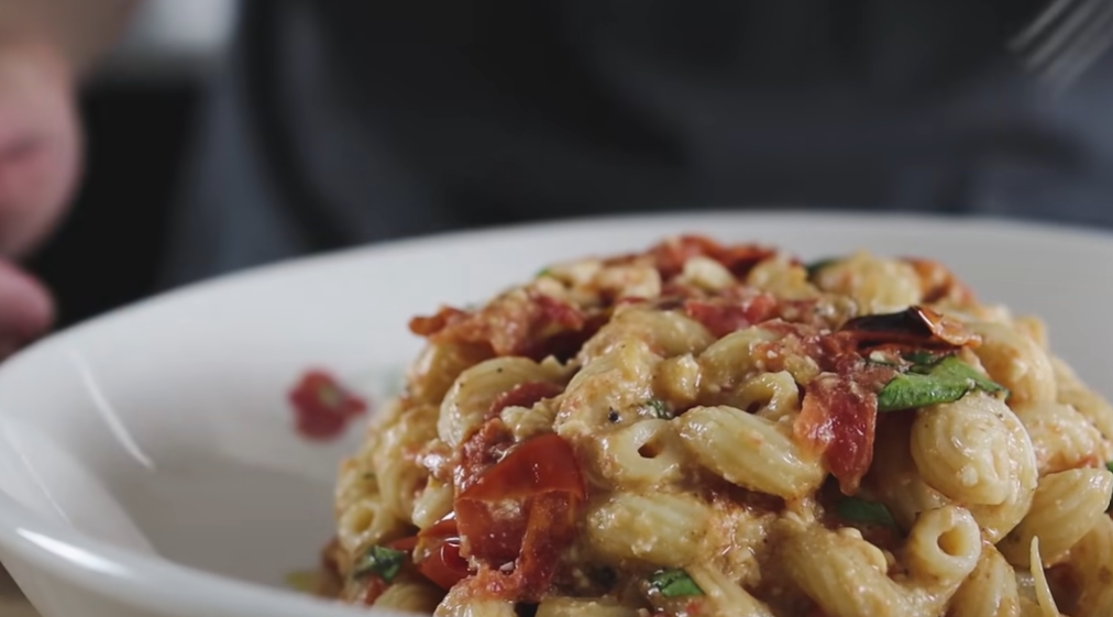 Feta pasta: Preukusno jelo koje je idealno za dane kada vam se ne kuva
