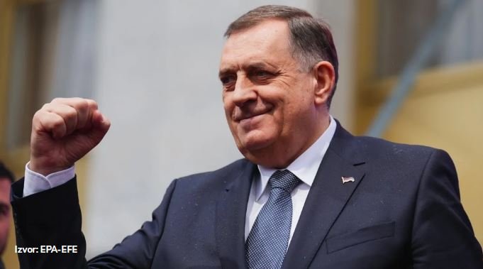 Dodik zapjevao nakon što mu je ukinut pritvor