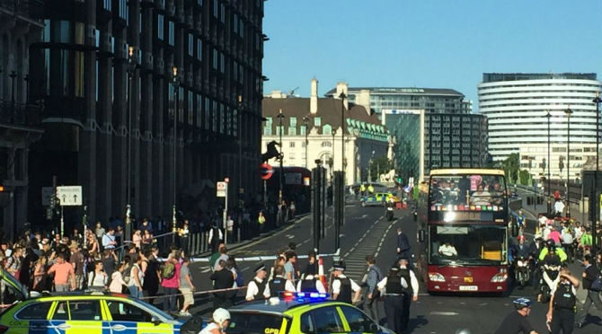 Uzbuna u Londonu: Blokiran most u centru