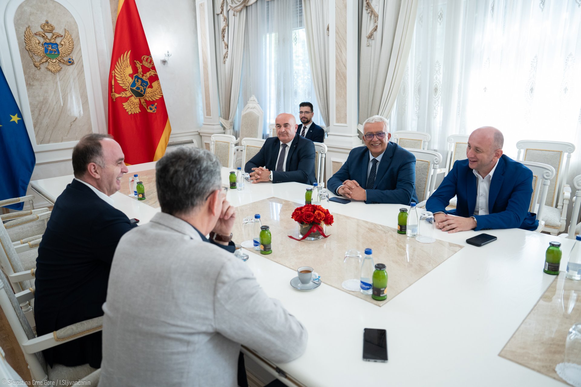 NSD saopštila da je održan istorijski sastanak srpskih i albanskih stranaka: Došlo je vrijeme za novu Crnu Goru
