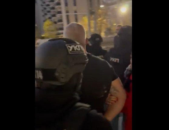 Srbija: Bačulov ponovo priveden, sumnja se da je "koordinirao nemire kod Skupštine iz Kliničkog centra" VIDEO