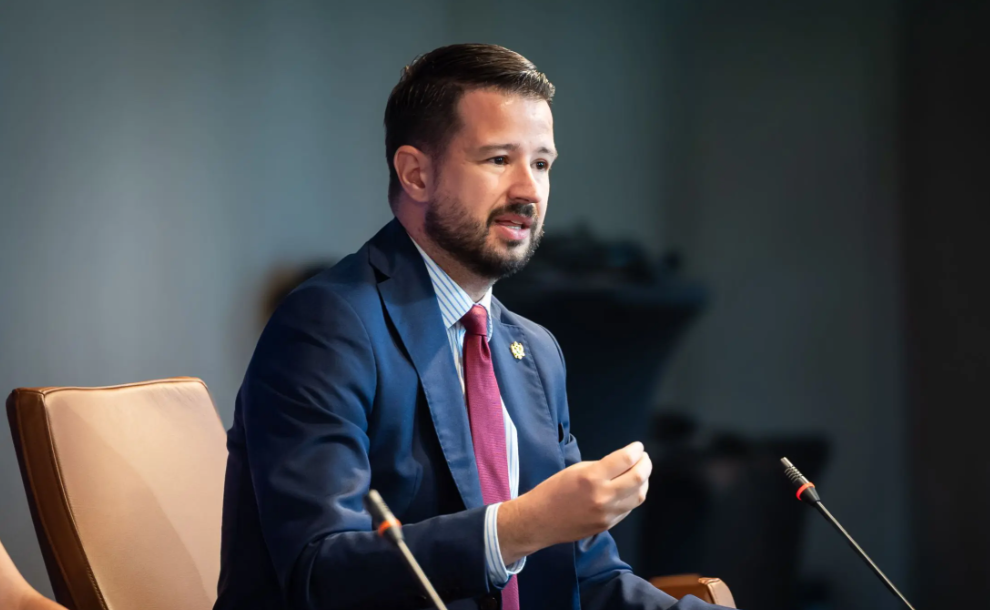 Milatović o odlikovanju Amfilohija: Imao je ključnu ulogu u smjeni vlasti