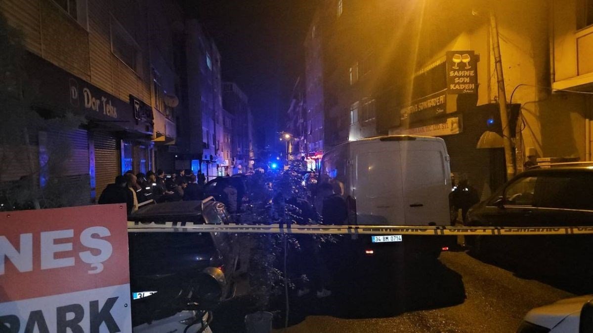 Dvije osobe na motociklu bacile bombe na zabavni centar u Istanbulu, sedmoro povrijeđenih
