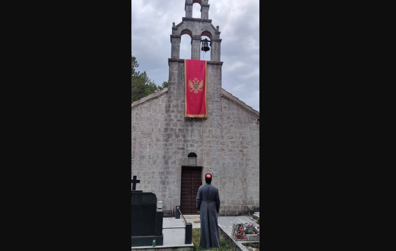 Crnogorska zastava na crkvi Svetog Đorđa pod Goricom, u Njegušima i sveštenstvo CPC
