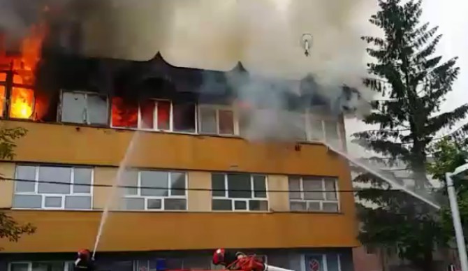 Izgorjele prostorije TV Pljevlja, radnici sumnjaju da je uzrok vatromet