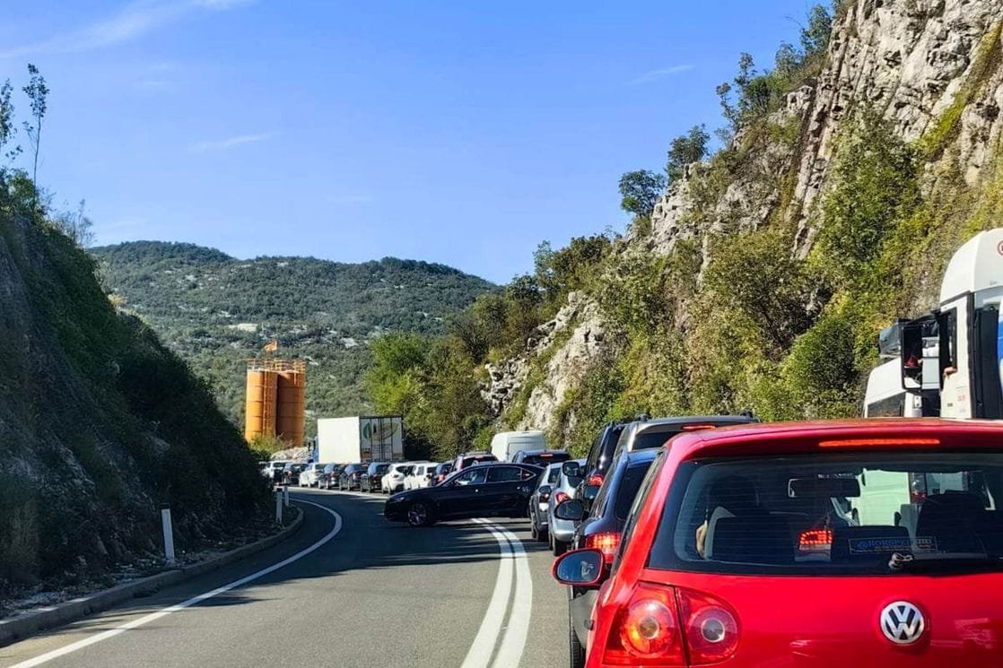 Poslije šestosatnog prekida, uspostavljen saobraćaj na putu Nikšić - Podgorica