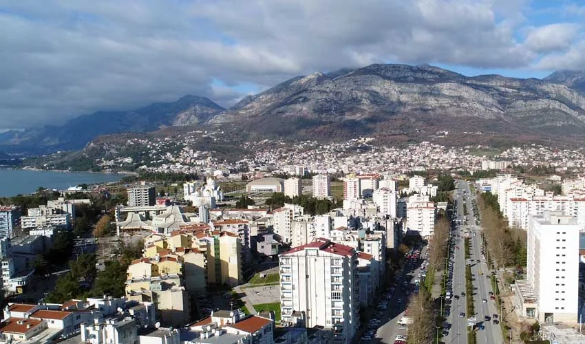 Zbog nasilja nad učenicama Ekonomske škole, Baraninu 60 dana zatvora