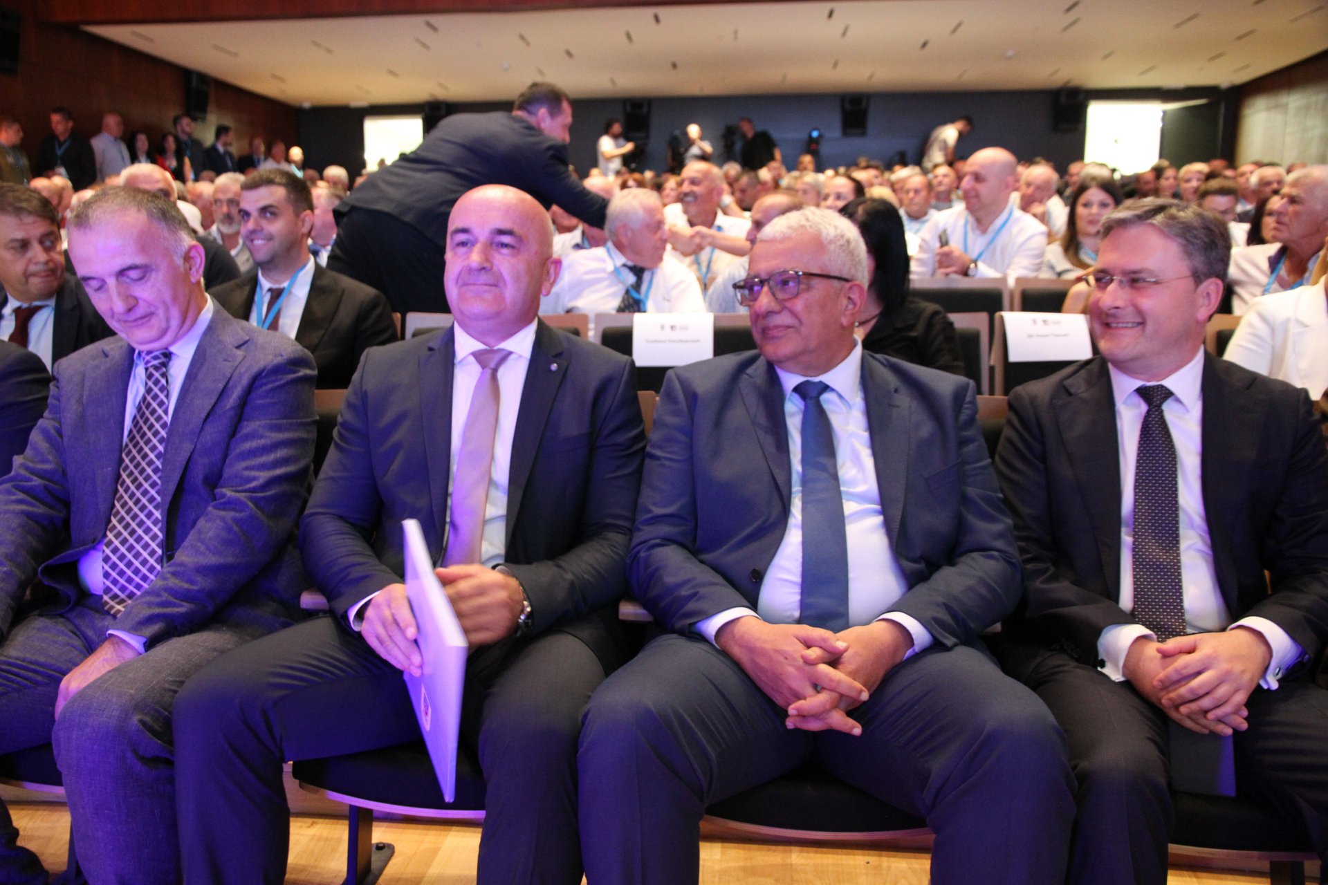 U toku Kongres SNP-a: Mandić i Selaković u prvom redu, prisustvuje i Srđan Milić