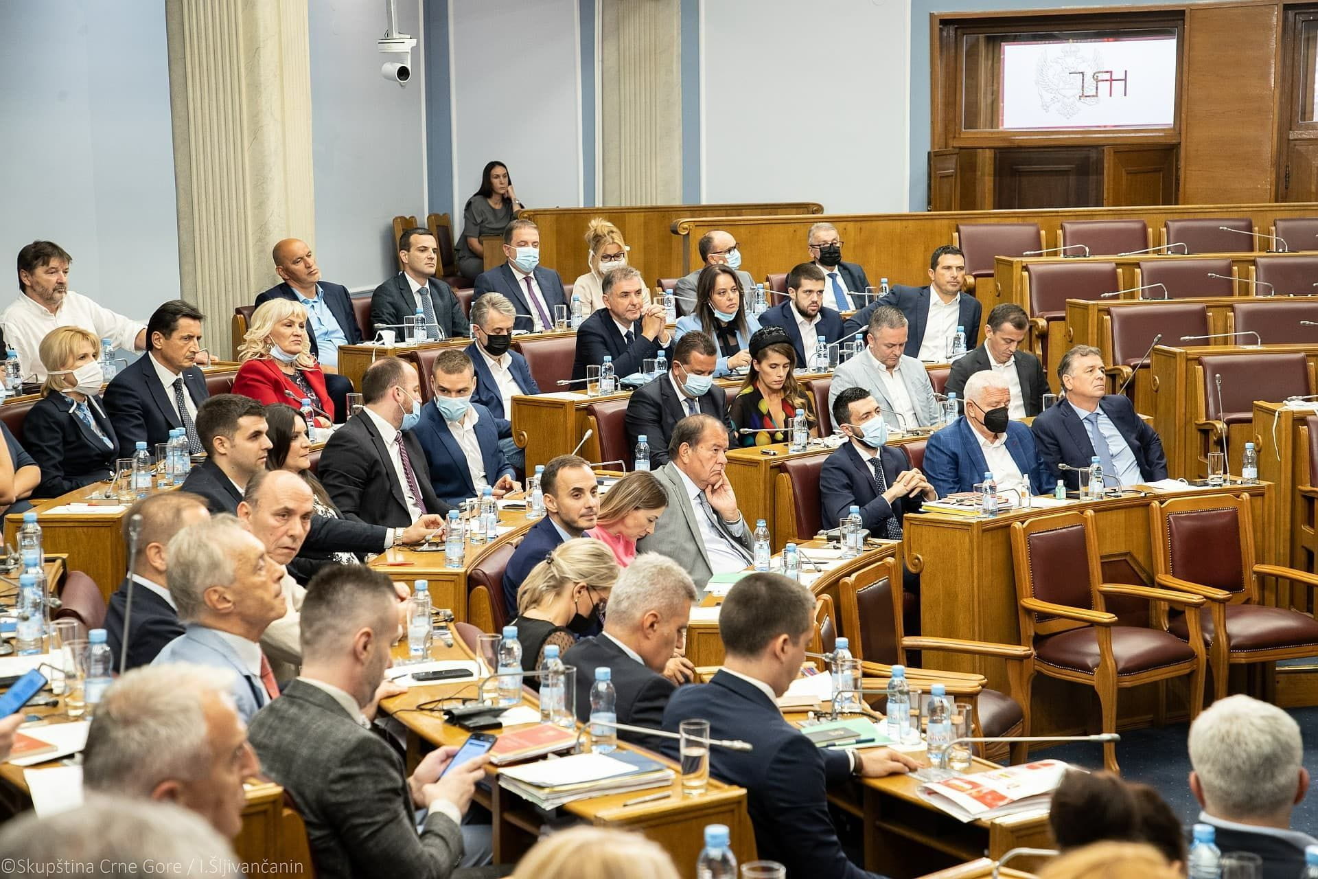 Poslanici usvojili: Zeta dobila status opštine, otvara se parlamentarna istraga o događajima na Cetinju 4. i 5. septembra