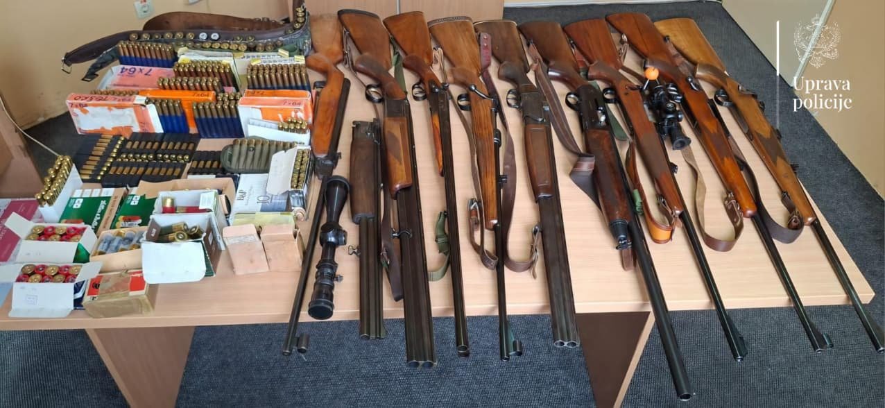 Nikšić: Granična policija oduzela devet pušaka i to Winchester, Beretta, Zastava, IŽ
