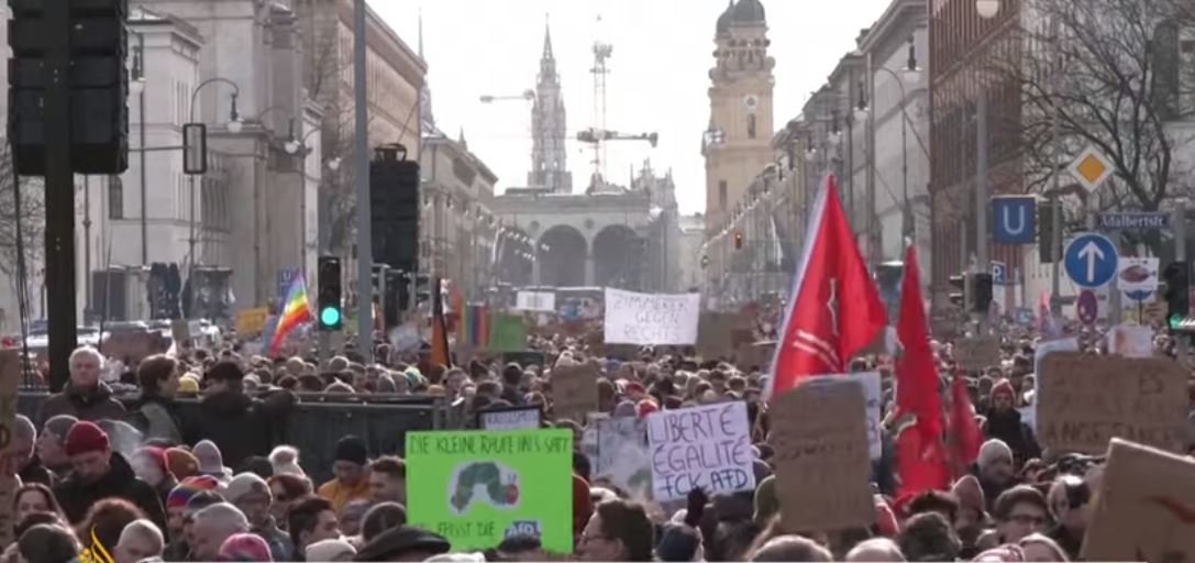 Stotine hiljada Njemaca  protestuju protiv krajnje desnice