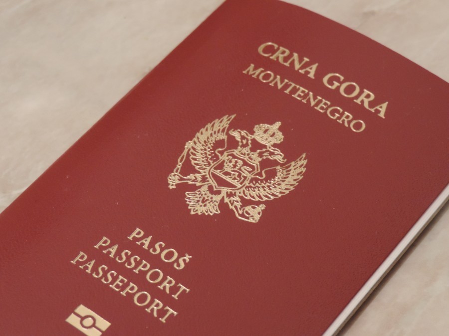 Novi Zakon predviđa: Jeftinije vađenje pasoša, vozačke, saobraćajne...