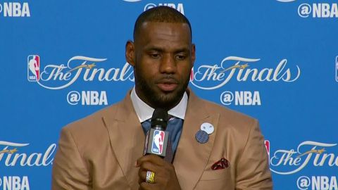 Lebron nezadovoljan odlukom Golden Stejta