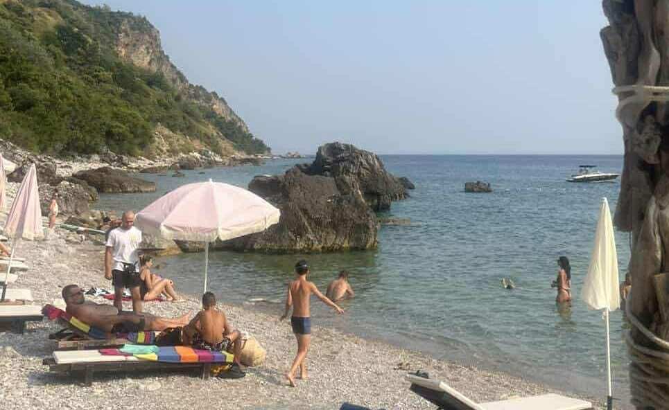 Krapović je, ipak, bio na plaži kad ministru odbrane tamo nije bilo mjesto