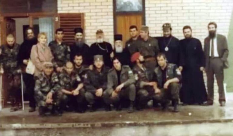 Slika dana: Patrijah Pavle, mitropolit Amfilohije, vladika Atanasije i grčki plaćenici koji su učestvovali u agresiji na BiH
