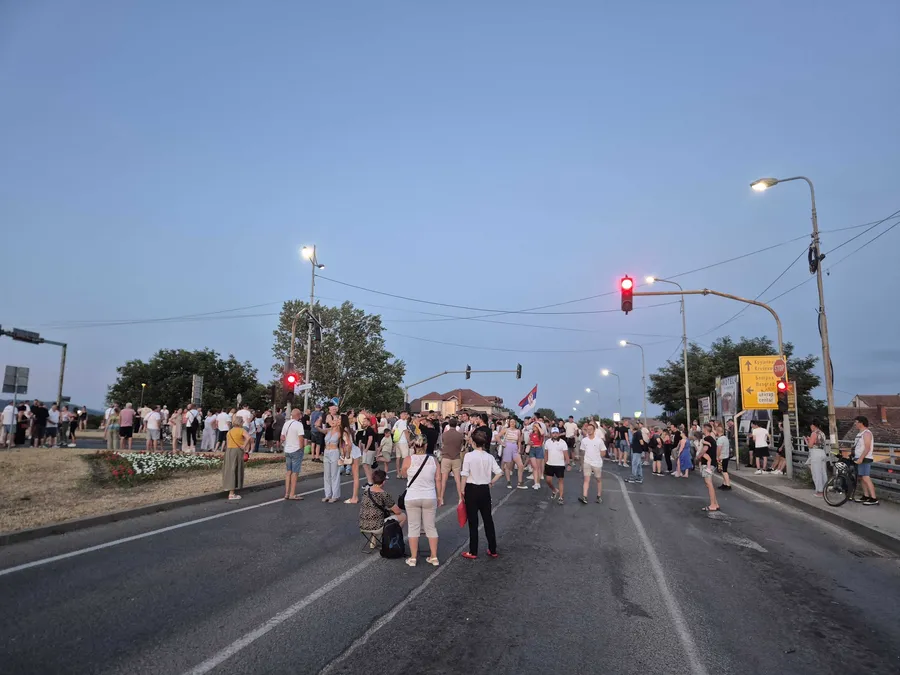 Incident na blokadi u Kraljevu, guranje građana i policije
