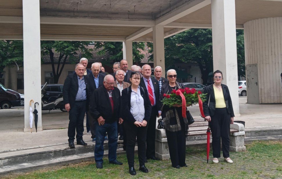 Položen vijenac na Spomenik nevino stradalim žrtvama bombardovanja Podgorice